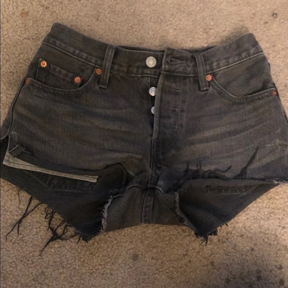 Grey Levi’s high waisted shorts
